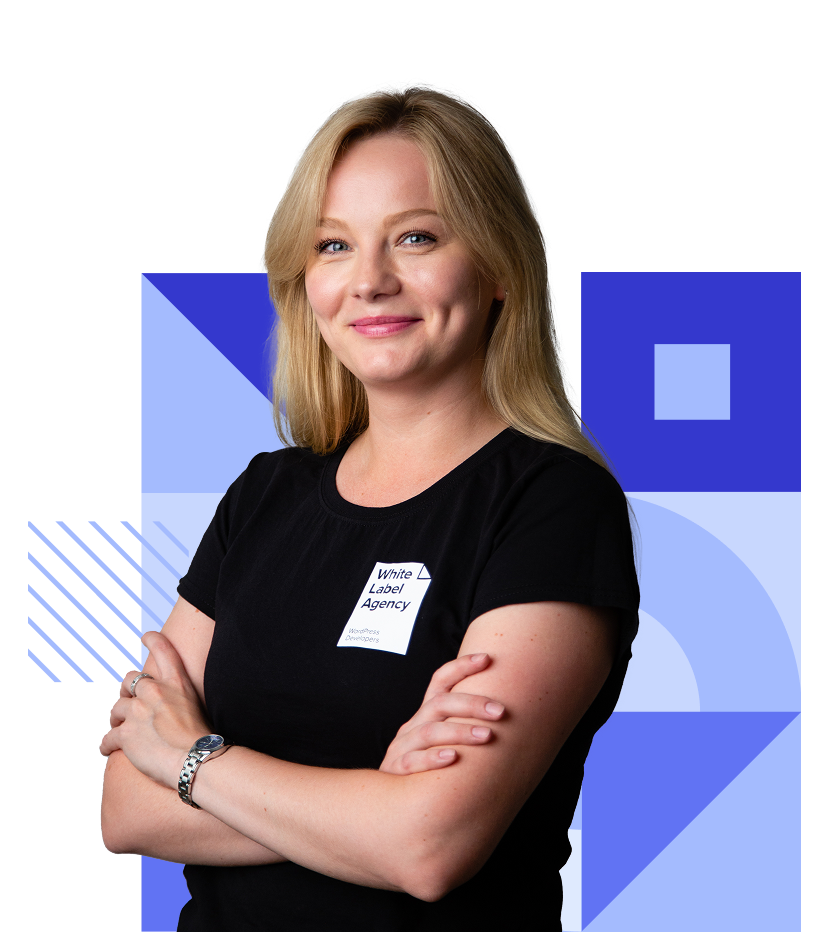 A woman from White Label Agency standing with her arms crossed against a blue geometric background. She is wearing a black short-sleeved shirt with the company logo on the chest.